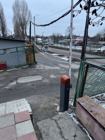 Продам стоянка, паркоместо,место на крытой стоянке р-он Одесская - фото 1