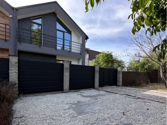 Продаж Дуплексу , Таунхаусу.