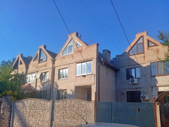 Рідкісна пропозиція! Таунхаус на 3-поверхи