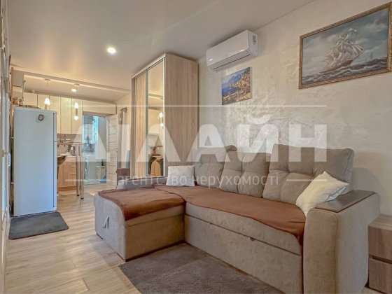 Невеличкий будиночок у цікавому місці