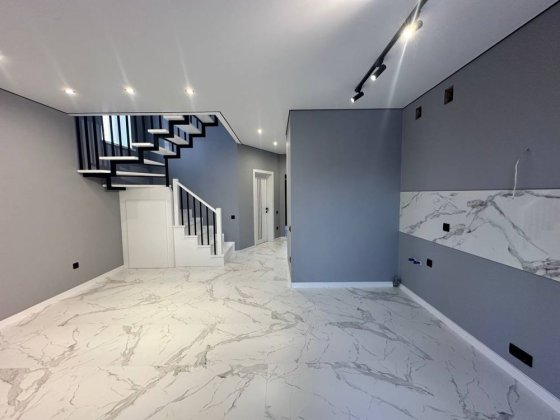 Таунхаус з ремонтом / ділянка / 3 спальні ТоП локація Винница