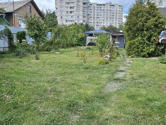 Двофасадна  ділянка 10 сот.  Будинок під реконструкцію. Академмістечко Киев