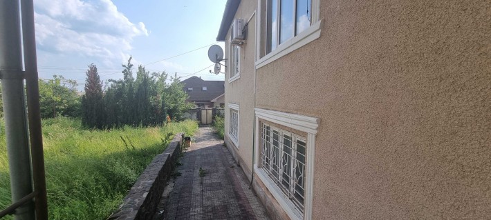 Продається будинок 230 м² + гостьовий будинок 55 м², вул. Райдужна - фото 1