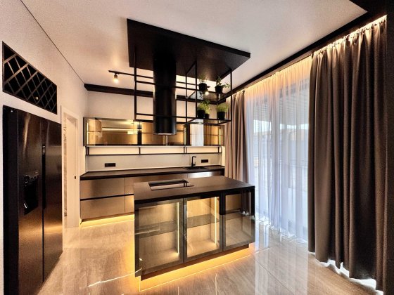 Будинок з басейном,закрита вул.,вихід на озеро, Osocor Осокорки без% Киев