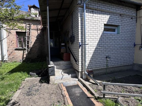 Продам цегляну частину будинку р-н Сінного ринку!!! Житомир