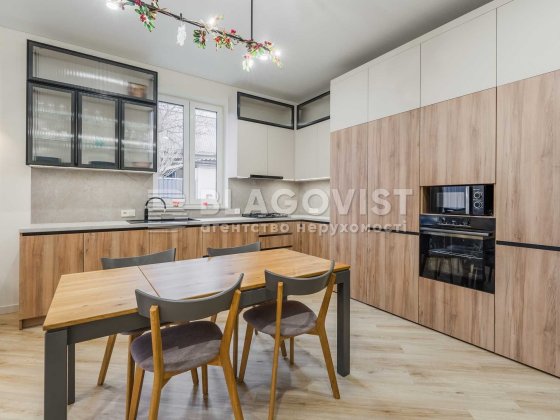 Продаж будинку 175м2 з ремонтом Голосіївський м.Васильківська Киев