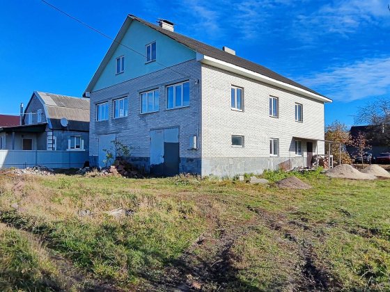 Продам нову половину будинку.Три роздільні кімнати.Два санвузли.Гараж Житомир