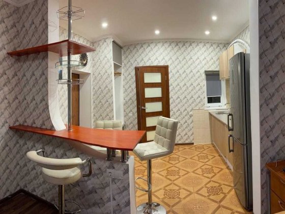 Половина будинку в Києві біля м. Академ з окремим двором. БЕЗ КОМІСІЇ Киев