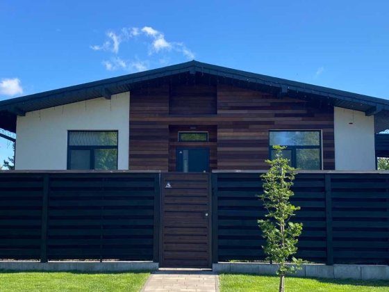 Осокорки. Дарницький р-н.."Славутич".Одноповерховий будинок. Киев