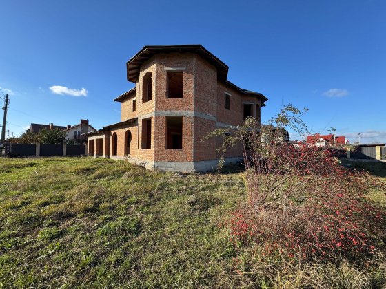 В ЕЛІТНОМУ районі міста продається ДОБРОТНИЙ БУДИНОК та 24 сотки землі Житомир