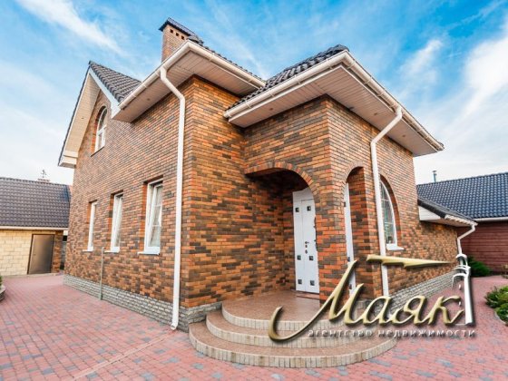 Дом на закрытой охраняемой территории в центре Бородинского.