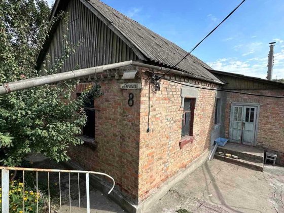 Окремий газіфіцирований будинок та 6 соток. Ціна актуальна до 25.10.25