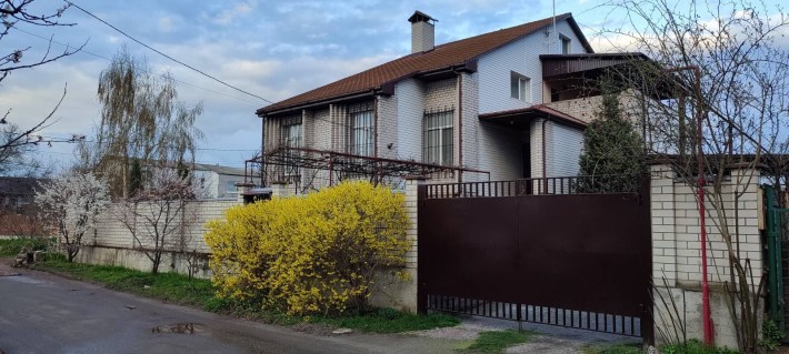 Будинок теплий у тихому районі міста біля річки - фото 1