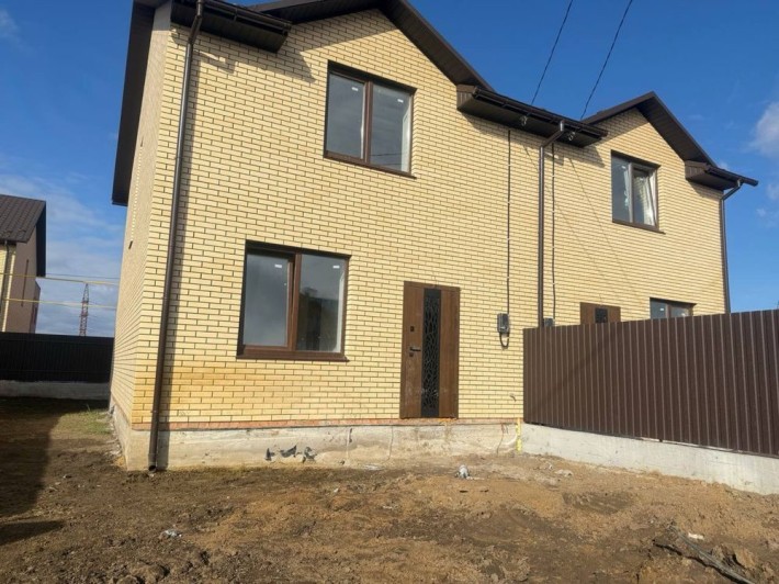 Продам Дуплекс Будинок з міськими комунікаціями - фото 1