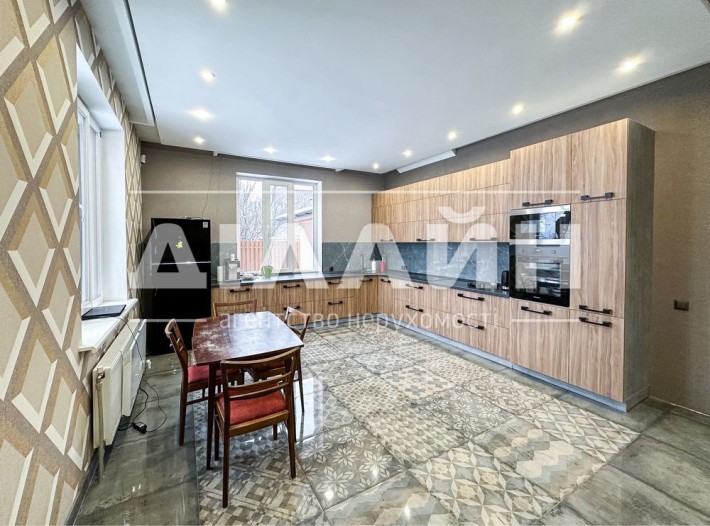 Семейный  добротный дом  260 м2 в Хортицком мкр - не. - фото 1