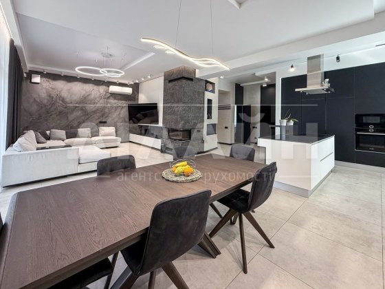 Новий розкішний будинок Deluxe класу на Бородинському