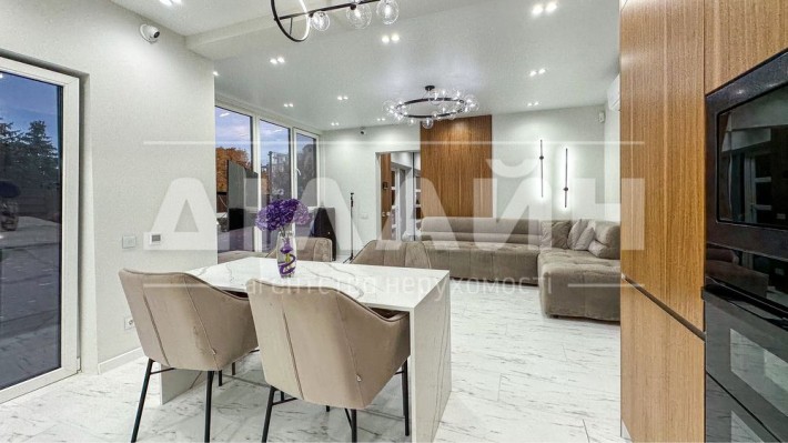 Новый  сказочный дом VIP класса на В.Лугу 115 м2 ,3 спальни , 2 с/у - фото 1