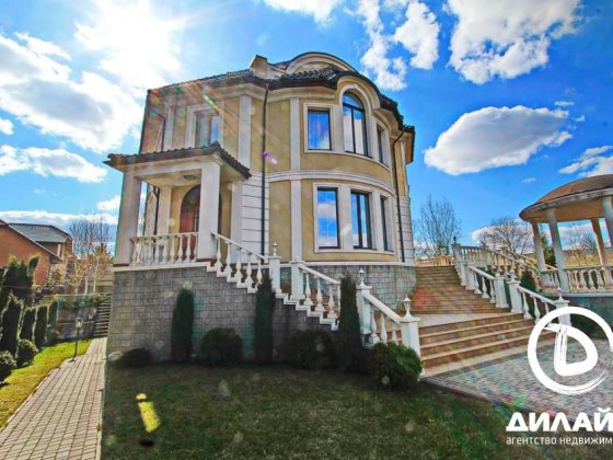 Двухэтажный, 3-х уровневый дом. Бабурка.