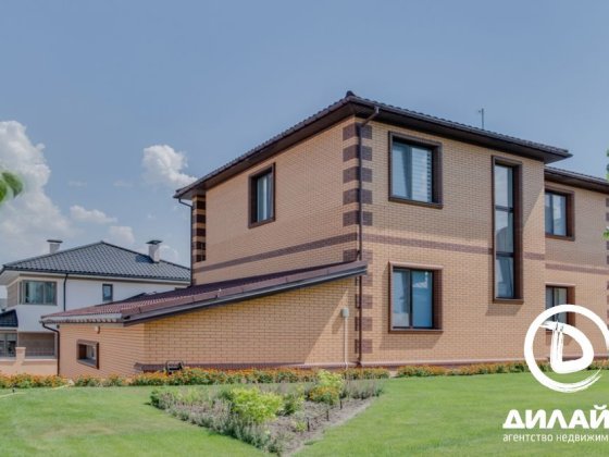 Добротный дом с панорамным видом на р. Днепр