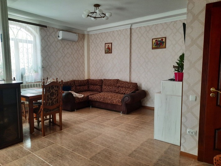 Продається  пів будинка 129 кв в центрі міста. - фото 1