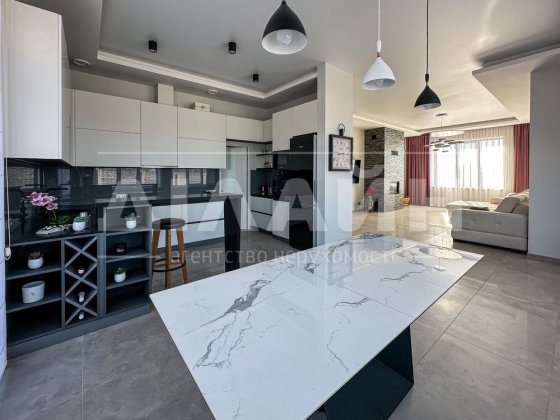 Абсолютно новий 1 поверховий будинок у Дніпровському районі.