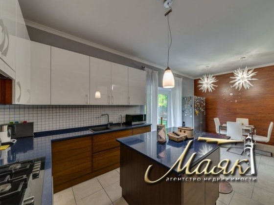 Дом в центре Правого берега.