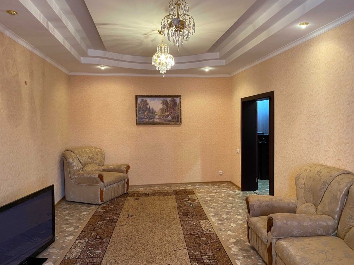 Продам шикарный 2 эт дом-215 кв а АНД районе по ул.Черниговской - фото 1