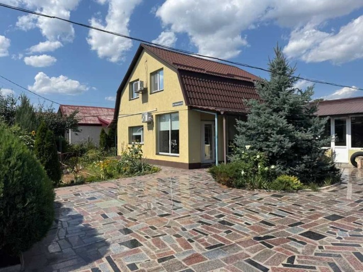 Продам 2х этажный дом, 3 комнаты, Новострой, гараж, беседка, бассейн - фото 1