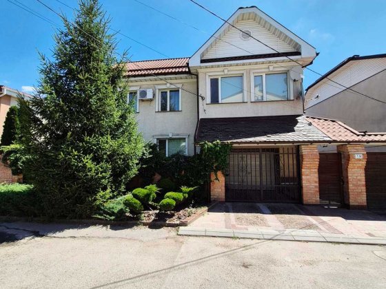 Продам неймовірно затишний та гарний будинок біля Міськсаду. Кропивницкий