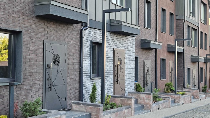 ТОП локація! Таунхаус 3 хв від Києва з видом на озеро. Поруч із парком - фото 1