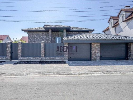 Петропавлівська Борщагівка, Будинок з гаражем і укриттям Петропавлівська Борщагівка