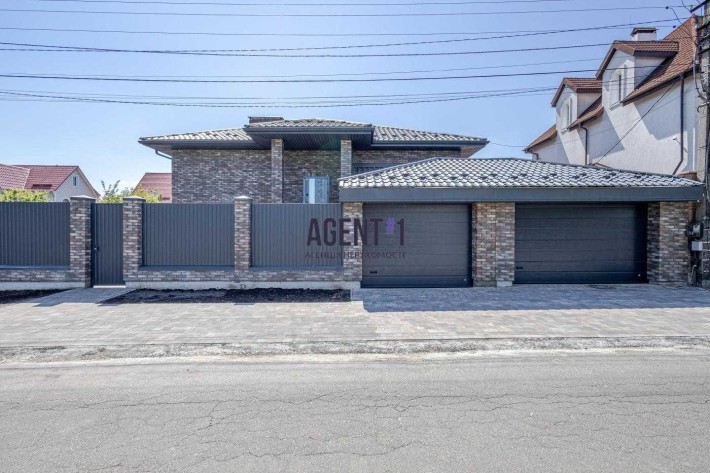 Петропавлівська Борщагівка, Будинок з гаражем і укриттям - фото 1