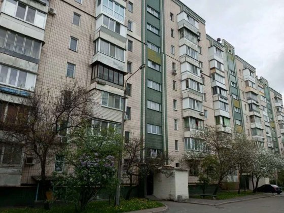 Продам 5-кімнатну квартиру Дніпровський район, вул. Братиславська, 13 Київ
