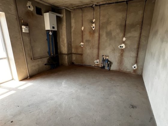 Квартира в центрі міста з частковим ремонтом. Газ, балкон Гостомель