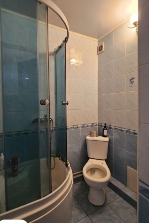Здам кімнатну в гуртожитку з зручностями та балконом - фото 1