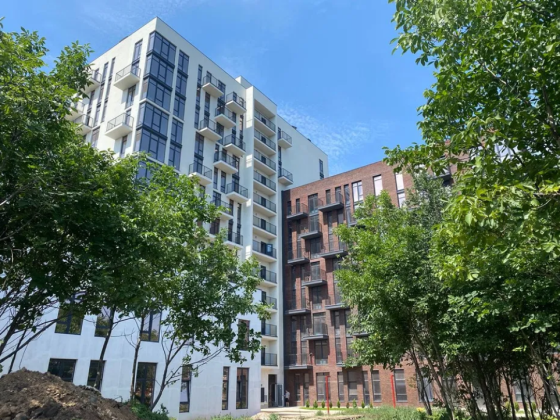 1к студия Пространство на Радостной .Переуступка. Вид во двор.