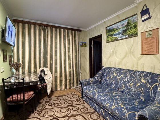 Для ОДНІЄЇ ЖІНКИ, вулиця Київський Шлях, гарні умови! Бориспіль