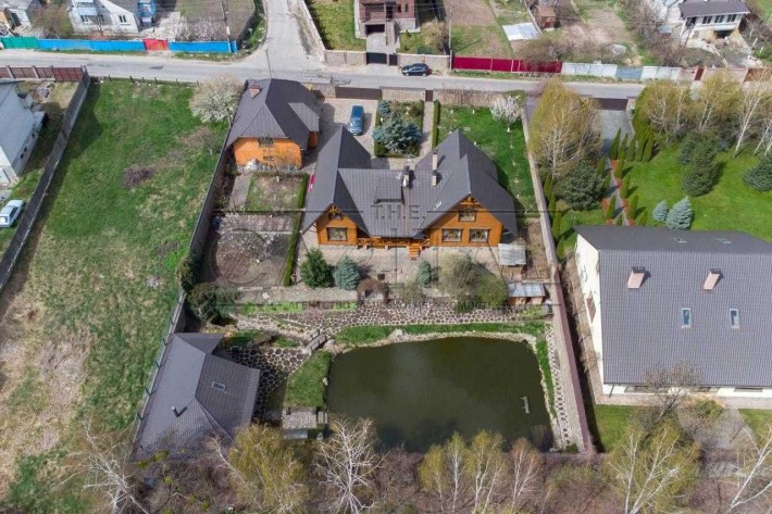 Дом с озером 380 м2, 25 сот., с. Софиевская Борщаговка, ул. Набережная - фото 1