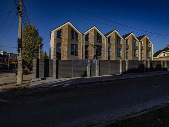 Продається таунхаус  140 кв.м. у с.Петропавлівська Борщагівка Петропавлівська Борщагівка