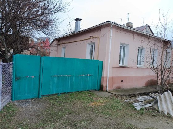 Продам полдома в центре города Харків