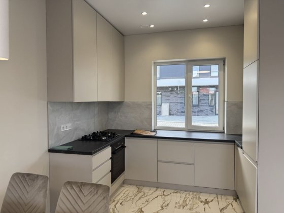 Таун з ремонтом та меблями ‼️ центральні комунікаціі Петропавловская Борщаговка