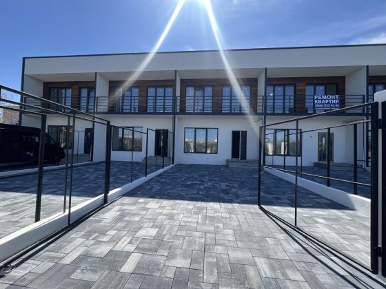 Таунхаус біля озера/центральні комунікаціі/ГАЗ Софіївська Борщагівка