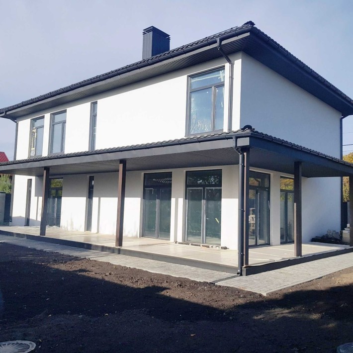 Современный дом на Павловом поле по пр. Науки 65 возле леса - фото 1