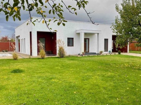 Продам современный дом возле реки Харьков