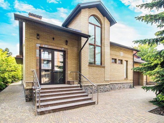 Продам котедж з басейном на Салтівці в р-ні м. Студентська Харьков