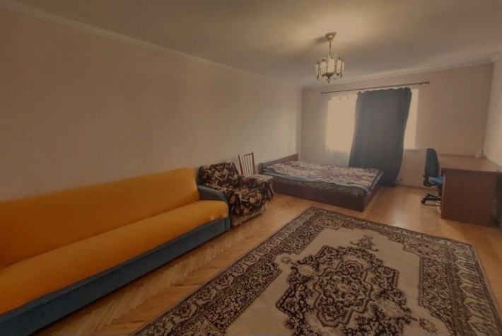 В центрі. Двохкімнатна з індивідуальним опаленям. Довготривала оренда. - фото 1