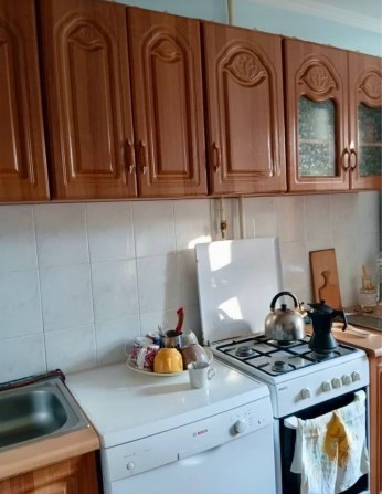 Здам 2х кімнатну, ГОЛОВНА (район КВАРЦУ), РОЗДІЛЬНІ КІМНАТИ, Є балкон! - фото 1