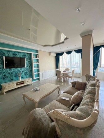 Центр. 2 комнатная квартира, 90 м.кв на Жилянской - фото 1