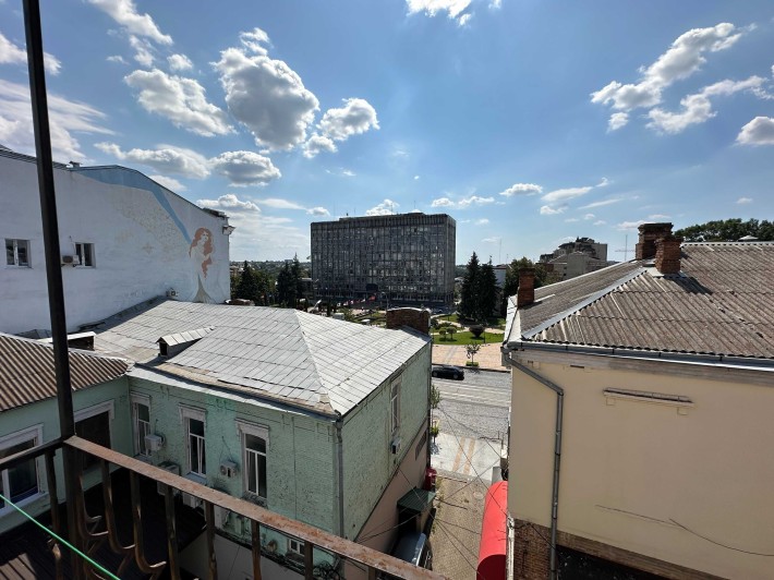 Здається в оренду унікальна дворівнева квартира в самому центрі міста! - фото 1