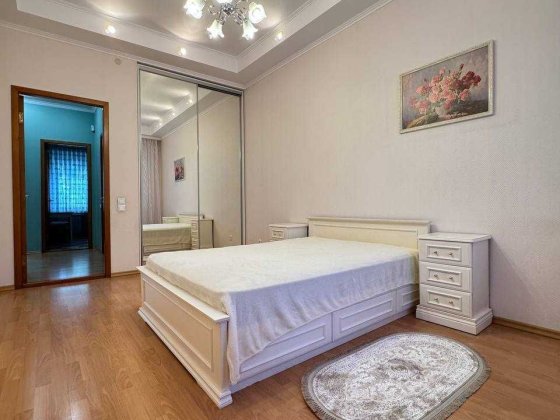 Трикімнатна квартира в Центрі з гаражом Кропивницький